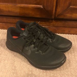 nike metcon triple black